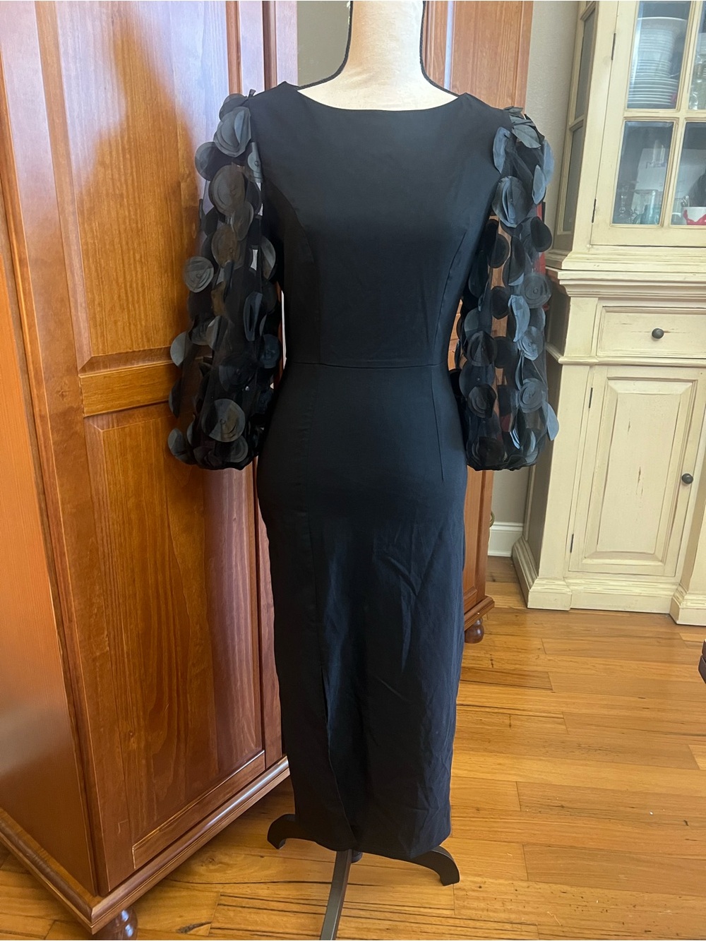 Elegant Black Midi Dress with Sheer Appliqué Sleeves - Picture 2 of 7